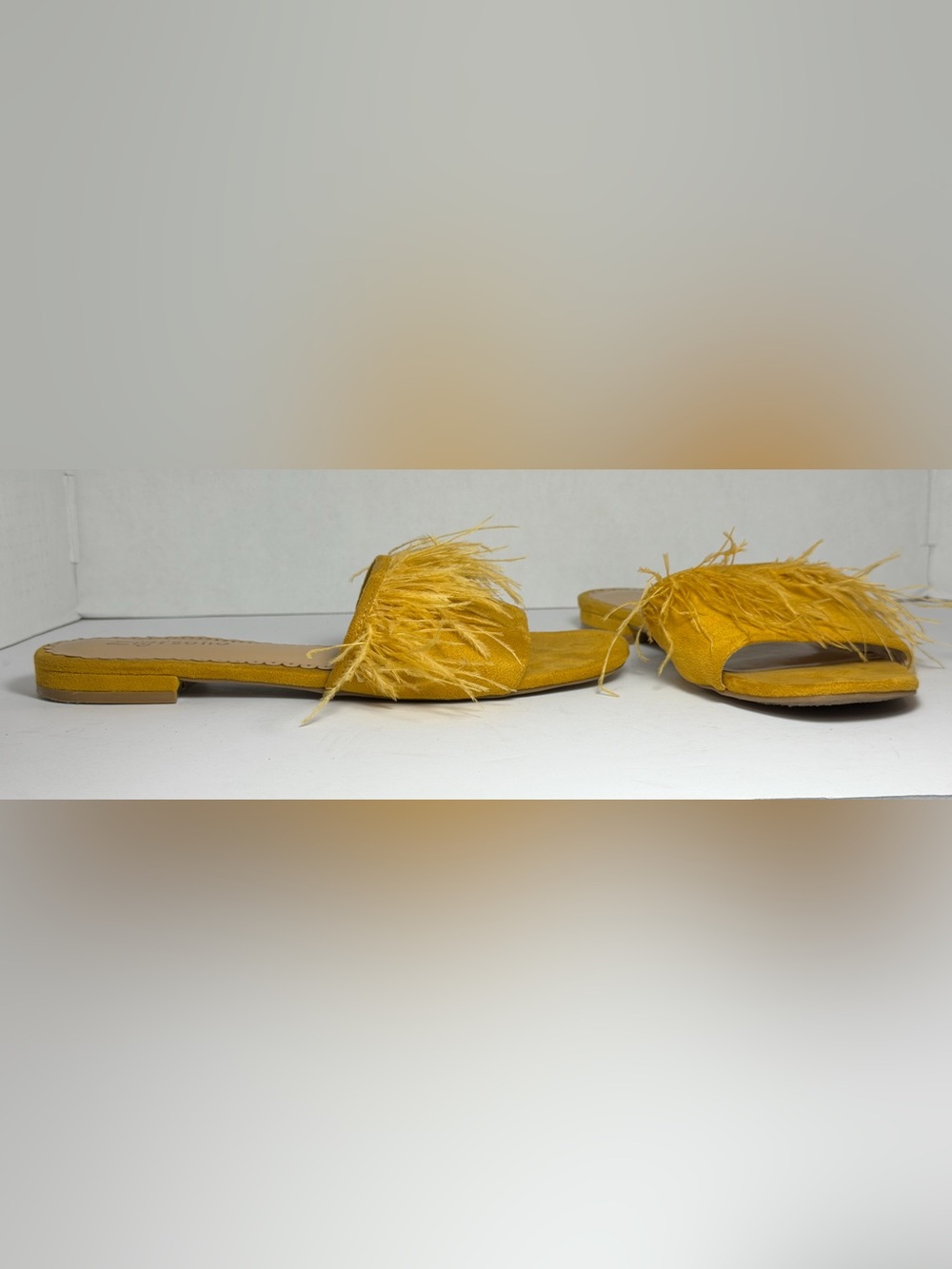 Zigi Soho Taylah Yellow Faux Suede Ostrich Feather Slide Sandals 9